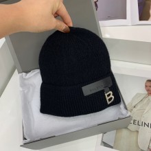 Balenciaga Casual knitted hat in black  Bh016