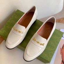 Gucci Calfskin Horsebit loafers in White Gs021