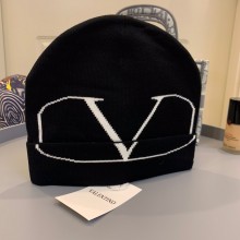 valentino knitted hat 01 2020