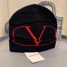 valentino knitted hat 02 2020