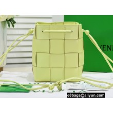 Bottega Veneta cassette Small intreccio leather cross-body bucket bag Kiwi Green 2022