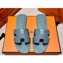 Hermes Oran Flat slippers in epsom leather gris Antarctique 